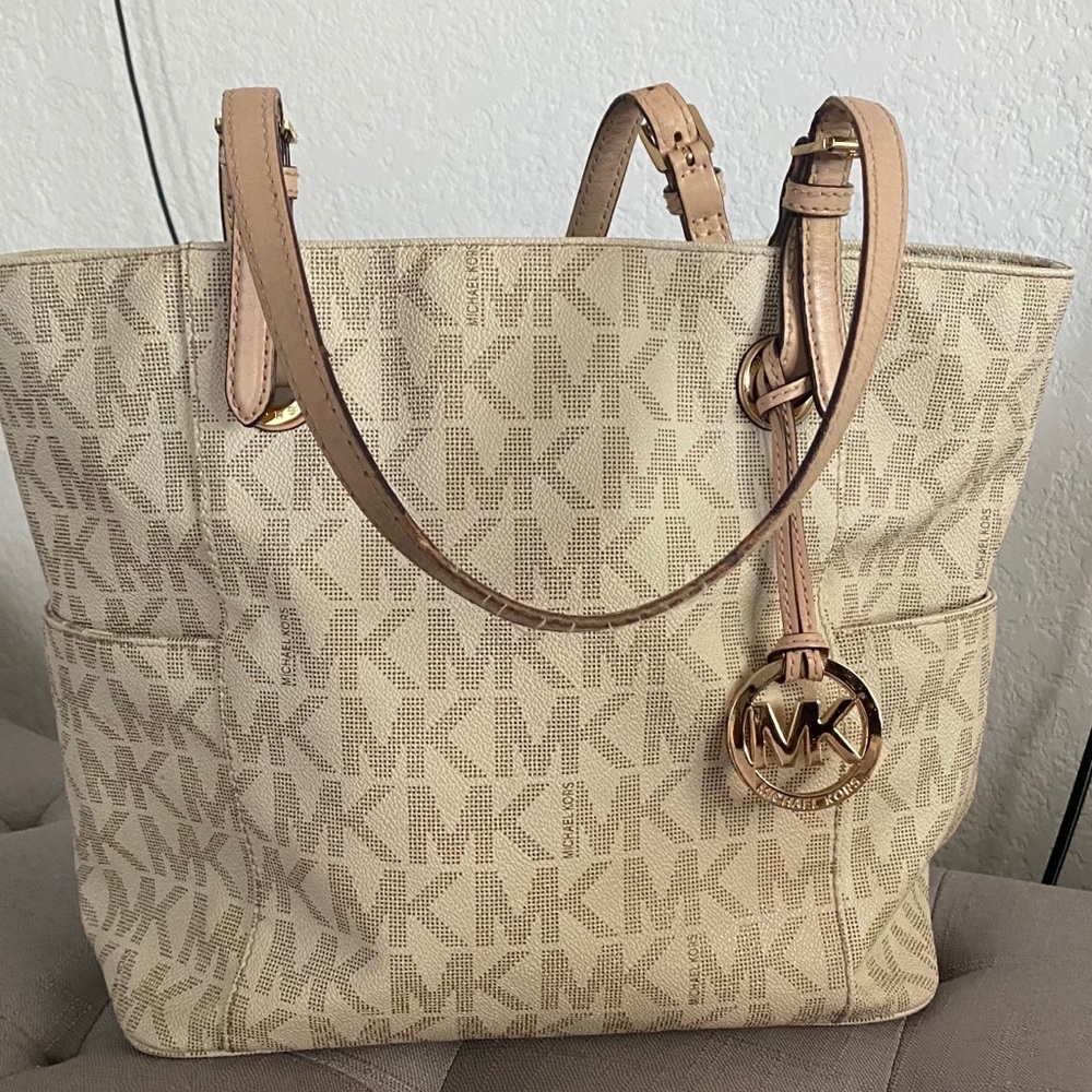 Jet Set Medium Logo Tote Bag